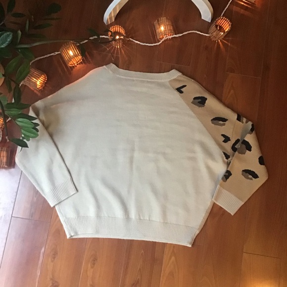 Bar III ferocious cat crewneck sweater - Picture 6 of 6